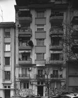 100
